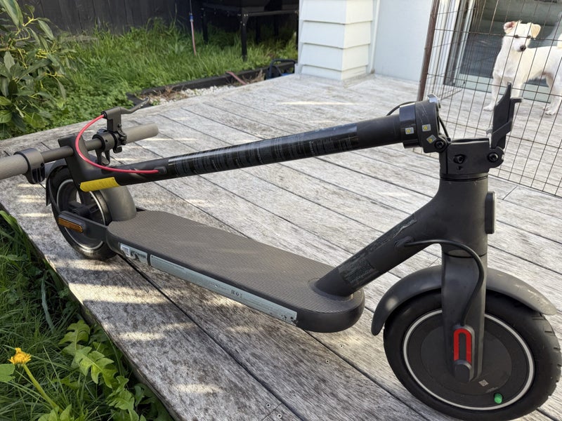 Xaiomi Mi 4 E-scooter Carousel 2
