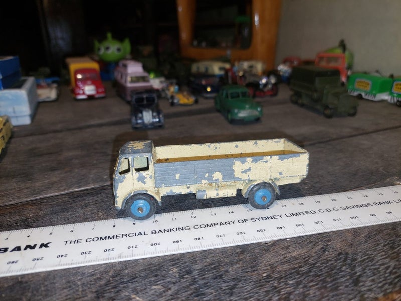 Dinky. Early truck 40s Carousel 1
