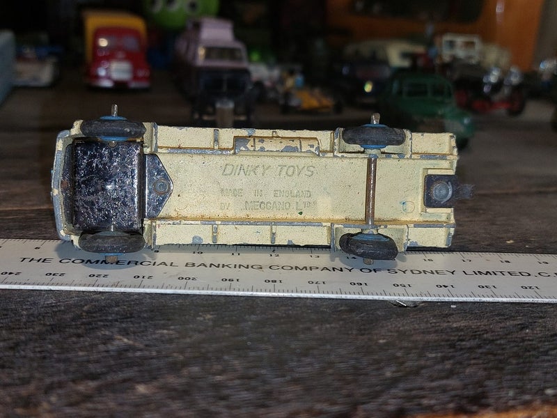 Dinky. Early truck 40s Carousel 6