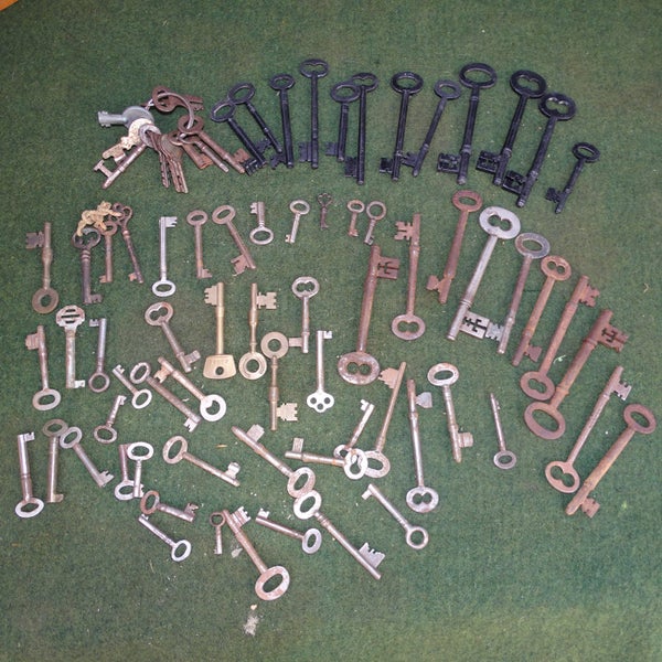 Massive Collection Of Antique Keys ... Approx 80 Steampunk Treasures Galore Carousel 1