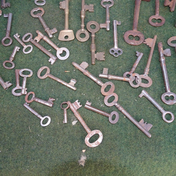 Massive Collection Of Antique Keys ... Approx 80 Steampunk Treasures Galore Carousel 5