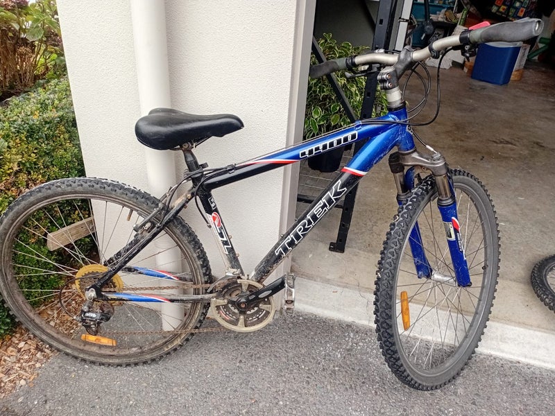 Trek 4400 Mountain bike Carousel 1