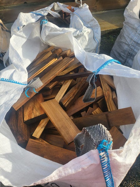 HOBBYIST / ENTHUSIAST / FIREWOOD - HARDWOOD - 1m3 BAG ( 2 bags ) Carousel 1