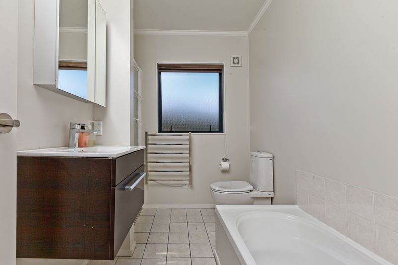 Image 2 of 7