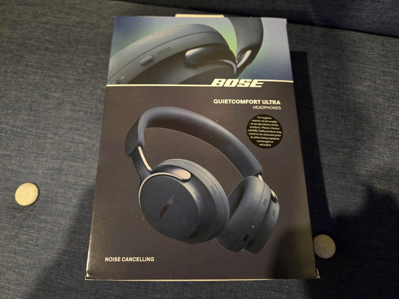 Bose QuietComfort Ultra headphones - Lunar Blue Carousel 1