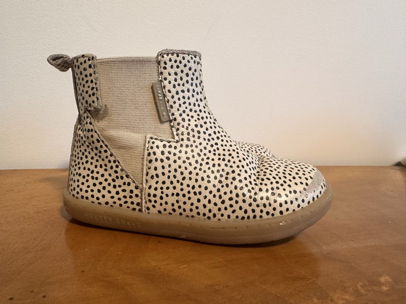 Pretty brave kids boots size 23 Carousel 1