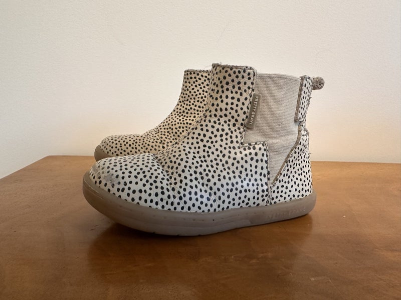 Pretty brave kids boots size 23 Carousel 2
