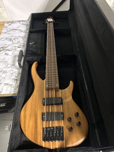 Peavey wood Bass Guitar Carousel 2