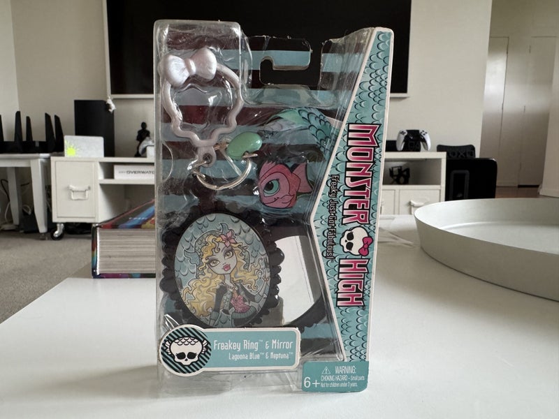 Monster High Freaky Ring and Mirror Lagoona Blue and Neptuna Carousel 1