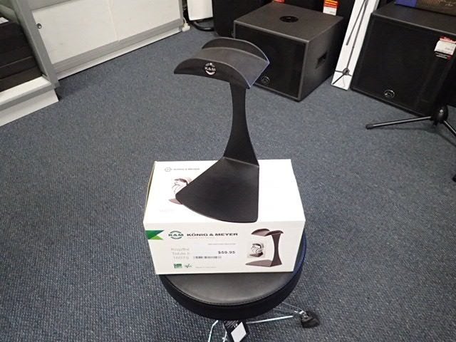 K&amp;M Headphone Table Stand Carousel 1
