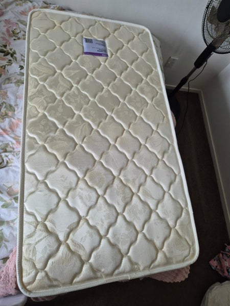 Cot Mattress + sheets ect. Carousel 1