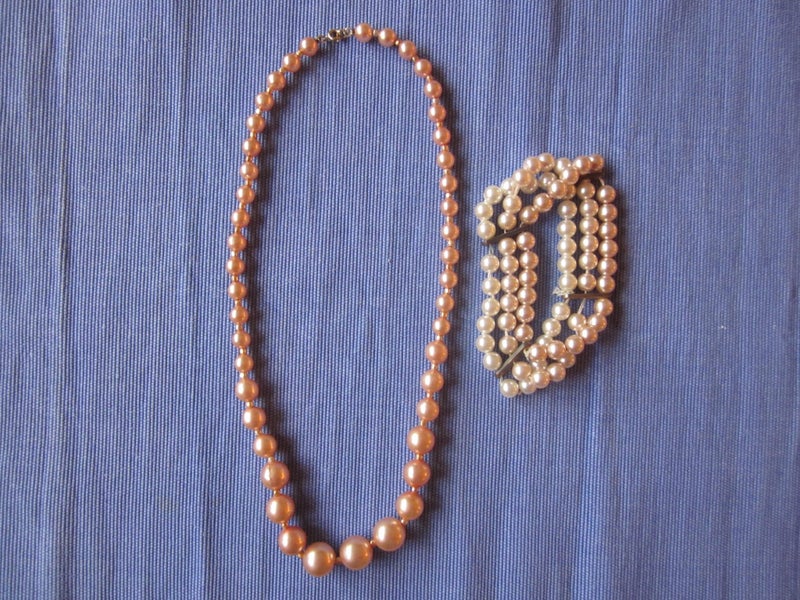 Retro Faux Mother of Pearl Light Pink Bead Necklace with Bracelet Carousel 1