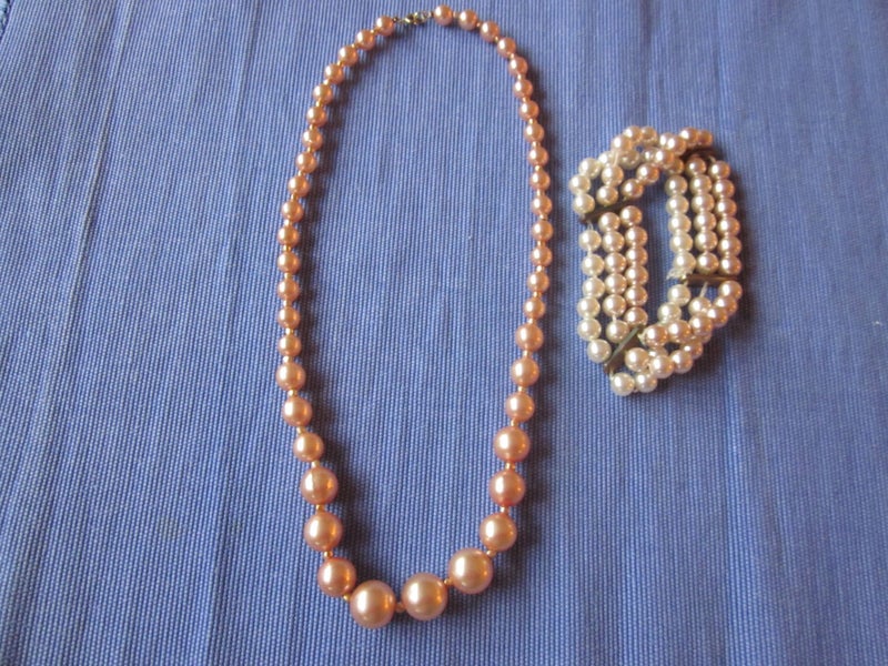 Retro Faux Mother of Pearl Light Pink Bead Necklace with Bracelet Carousel 2