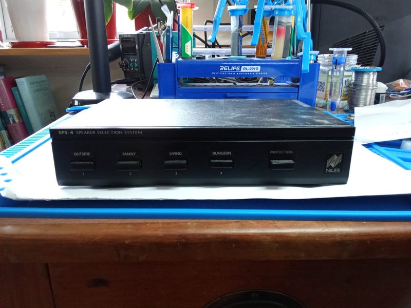 Niles SPS-4 Speaker Selection System Carousel 1