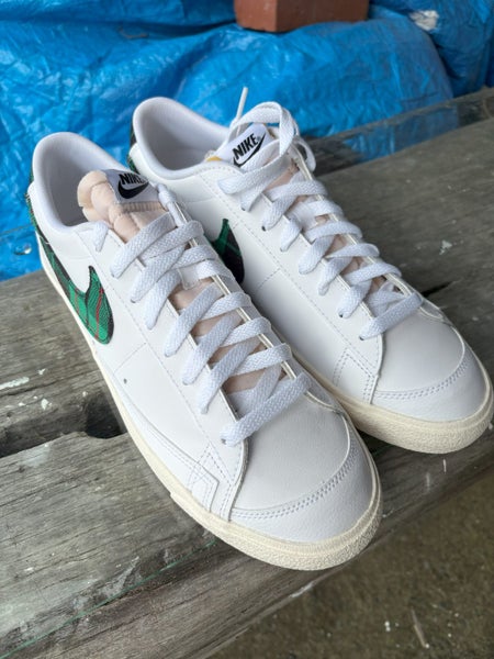 Nike Blazer Low '77 Premium Basketball Shoes Carousel 1