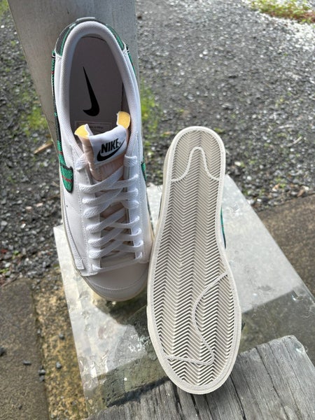 Nike Blazer Low '77 Premium Basketball Shoes Carousel 2