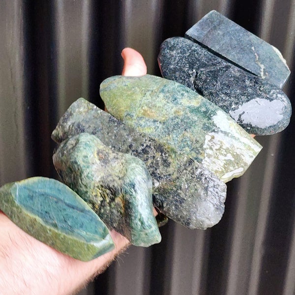 1kg Raw New Zealand Greenstone / Pounamu Carving Slices (R14B253) Carousel 2