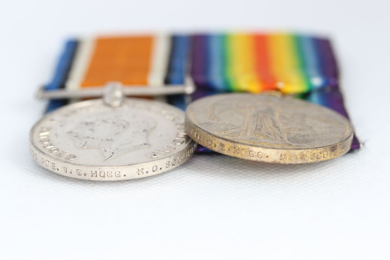 WW1 Medal Pair - BWM VM - Pte HOGG - plus badges Carousel 2