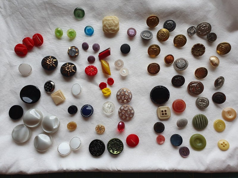 Vintage Buttons Carousel 1