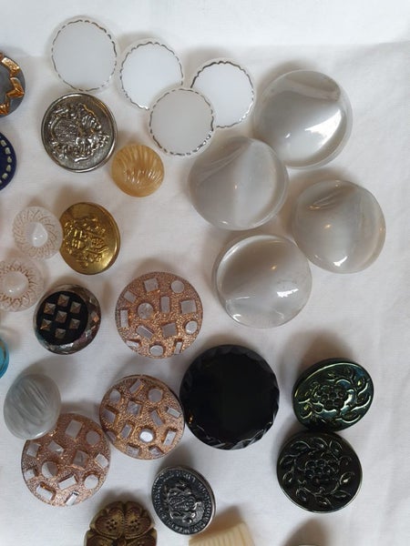 Vintage Buttons Carousel 5