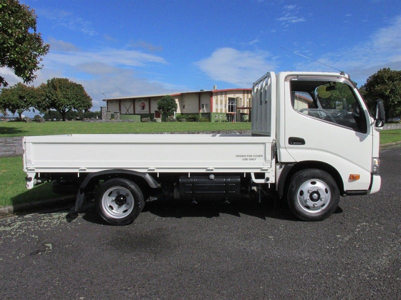 2020 Hino Dutro 2000kg F/Deck62854324367618111