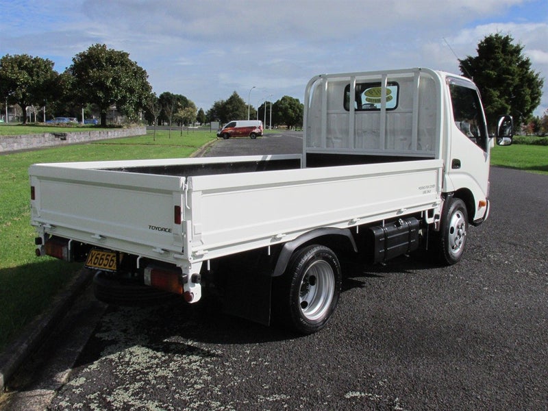 2020 Hino Dutro 2000kg F/Deck62854324367618112