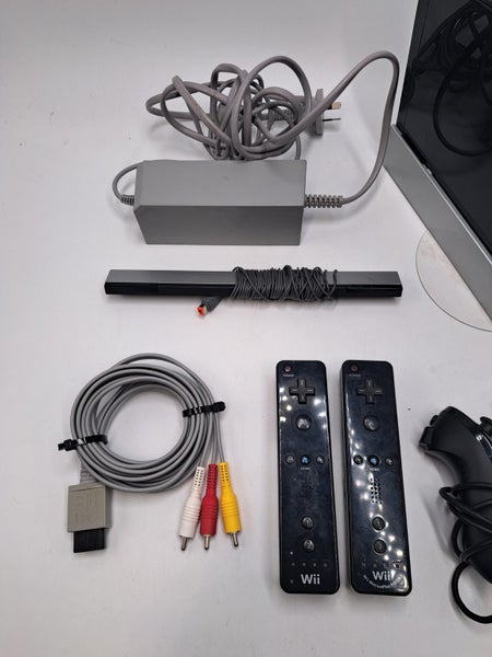 * Black Nintendo Wii Console w/ 2 Remotes & More! * Carousel 1