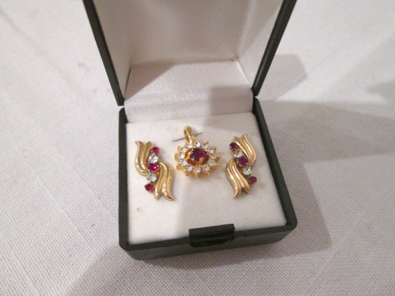 Gold Toned Matching Pendant & Earrings Carousel 1