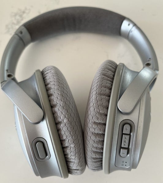 Gorgeous Bose QC35 II Wireless Bluetooth Headphones Carousel 1