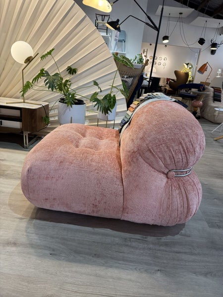 Soriana Lounge Chair Carousel 1