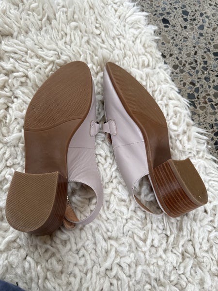 Woman’s Shoes Carousel 2