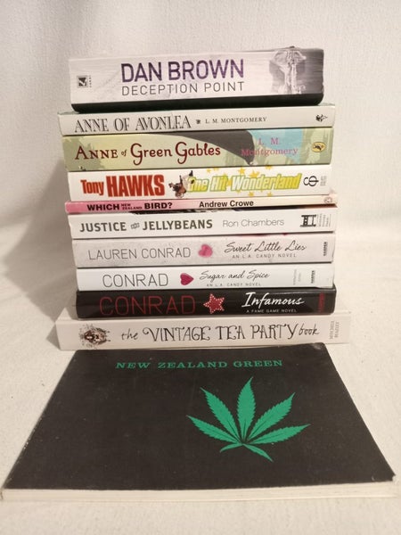 11 x assorted books (anne of green gables, lauren conrad, nz green, birds ect) Carousel 2