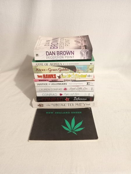 11 x assorted books (anne of green gables, lauren conrad, nz green, birds ect) Carousel 1