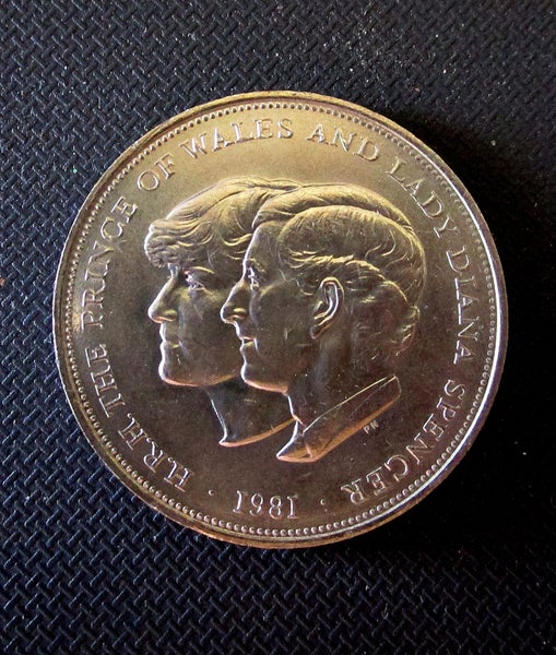 *** 1981 PRINCE CHARLES & LADY DIANA SPENCER COIN *** Carousel 1