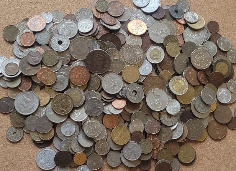 2.3kg of world coins Carousel 1