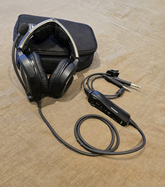 Bose A20 Aviation Headset - (Bluetooth) Carousel 1