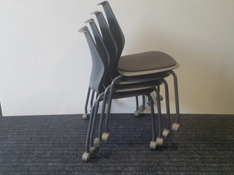 Knoll Beside Chairs x 4 Carousel 2