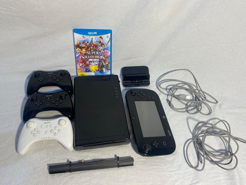 Nintendo Wii U Console Bundle – 4 Controllers + Super Smash Bros + Mario Kart! Carousel 1