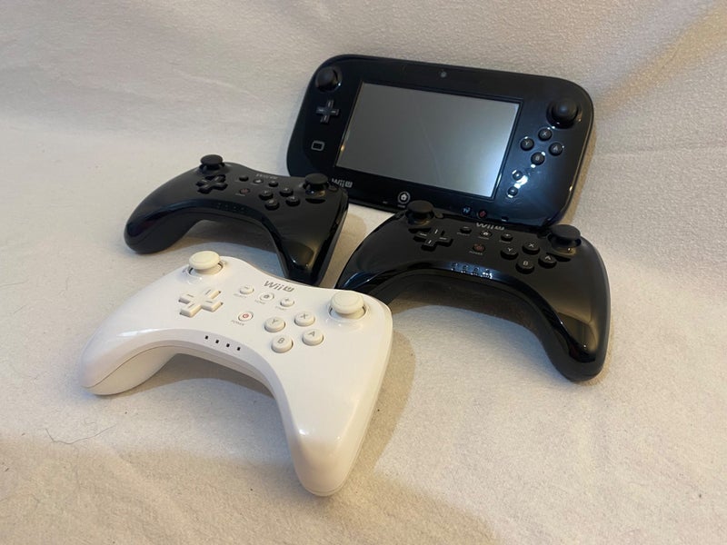 Nintendo Wii U Console Bundle – 4 Controllers + Super Smash Bros + Mario Kart! Carousel 3