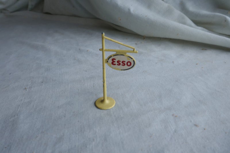 Lesney ESSO fuel sign Carousel 1