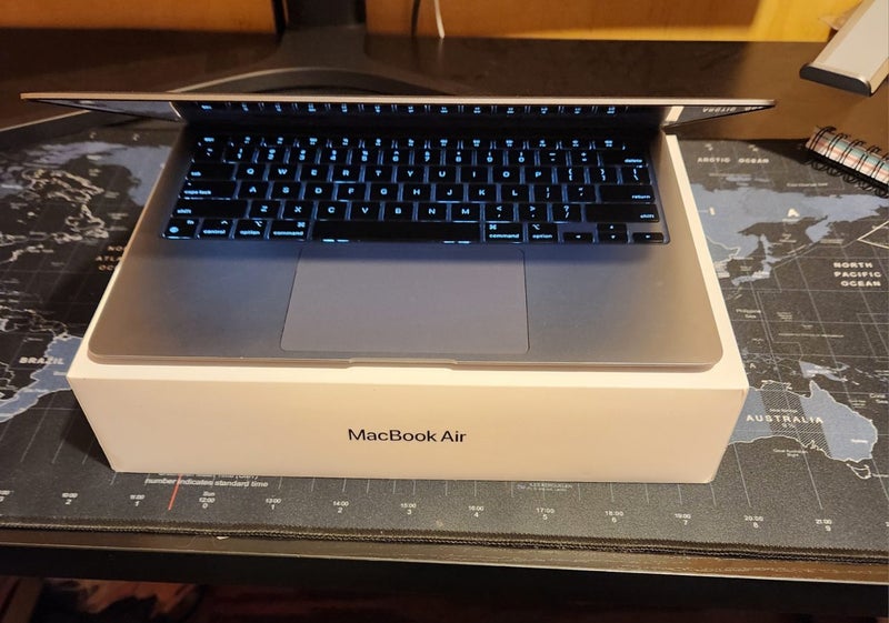 M1 macbook air Carousel 1