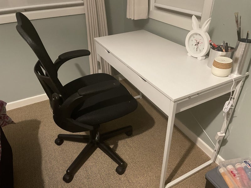 Desk and chair Carousel 1