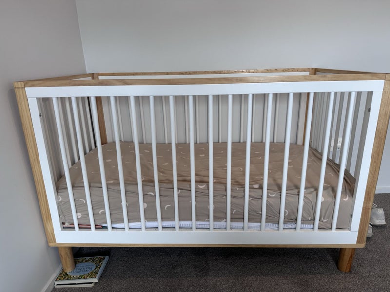 Mocka Cot Carousel 1