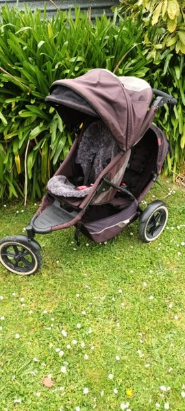 Phil and Ted's Pram with toddler seat Carousel 1