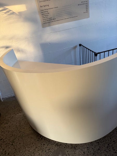 Reception desk Carousel 1