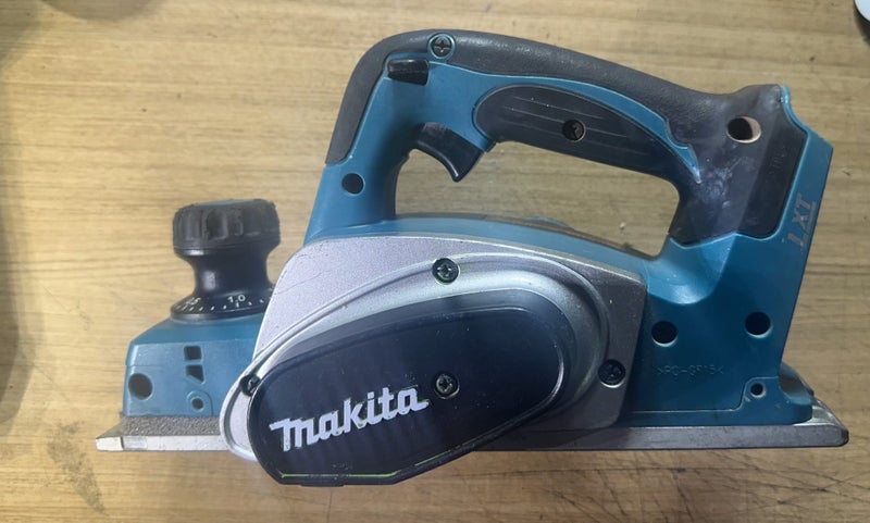 Makita Planer 18V LXT DKP180 Carousel 1