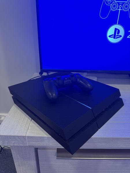 PS4 and controller Carousel 1