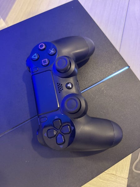 PS4 and controller Carousel 2
