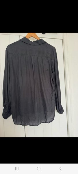 Beautiful Juliette Hogan Silk Shirt Carousel 2