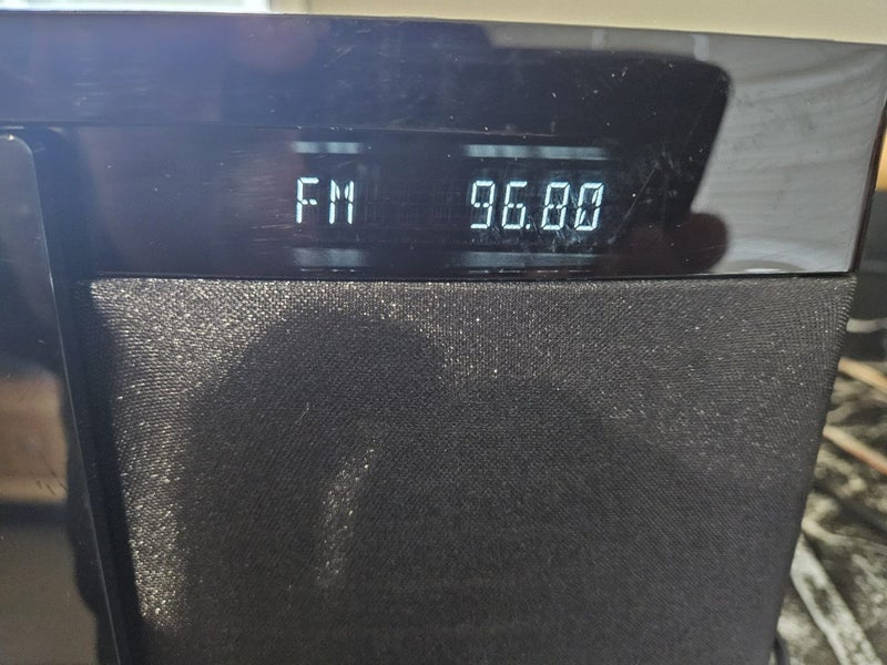 Panasonic SC-HC200 Bluetooth/CD and Radio microsystem. Carousel 6